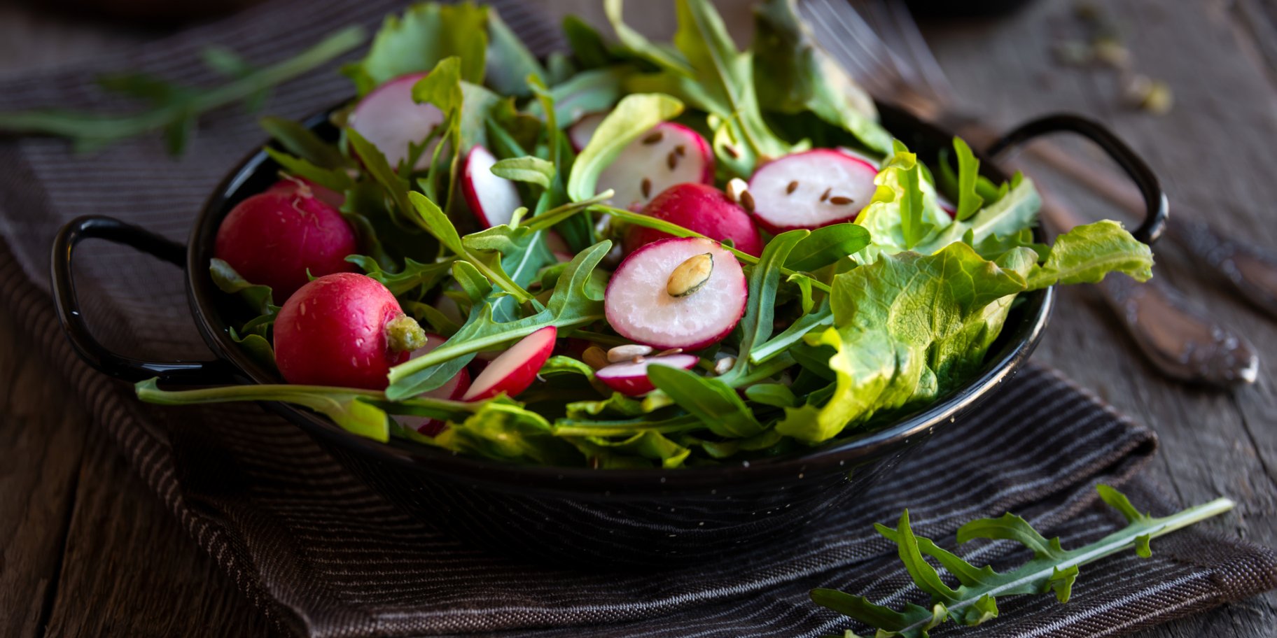Салат з редискою і руколою