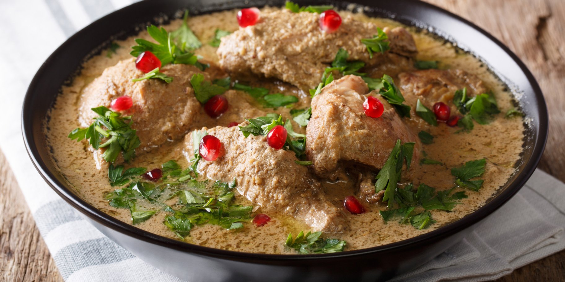 Індичка під соусом з волоських горіхів