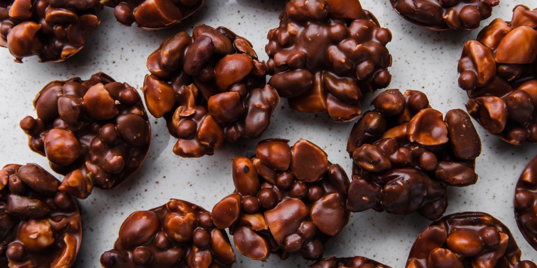 Шоколадні снеки з насінням