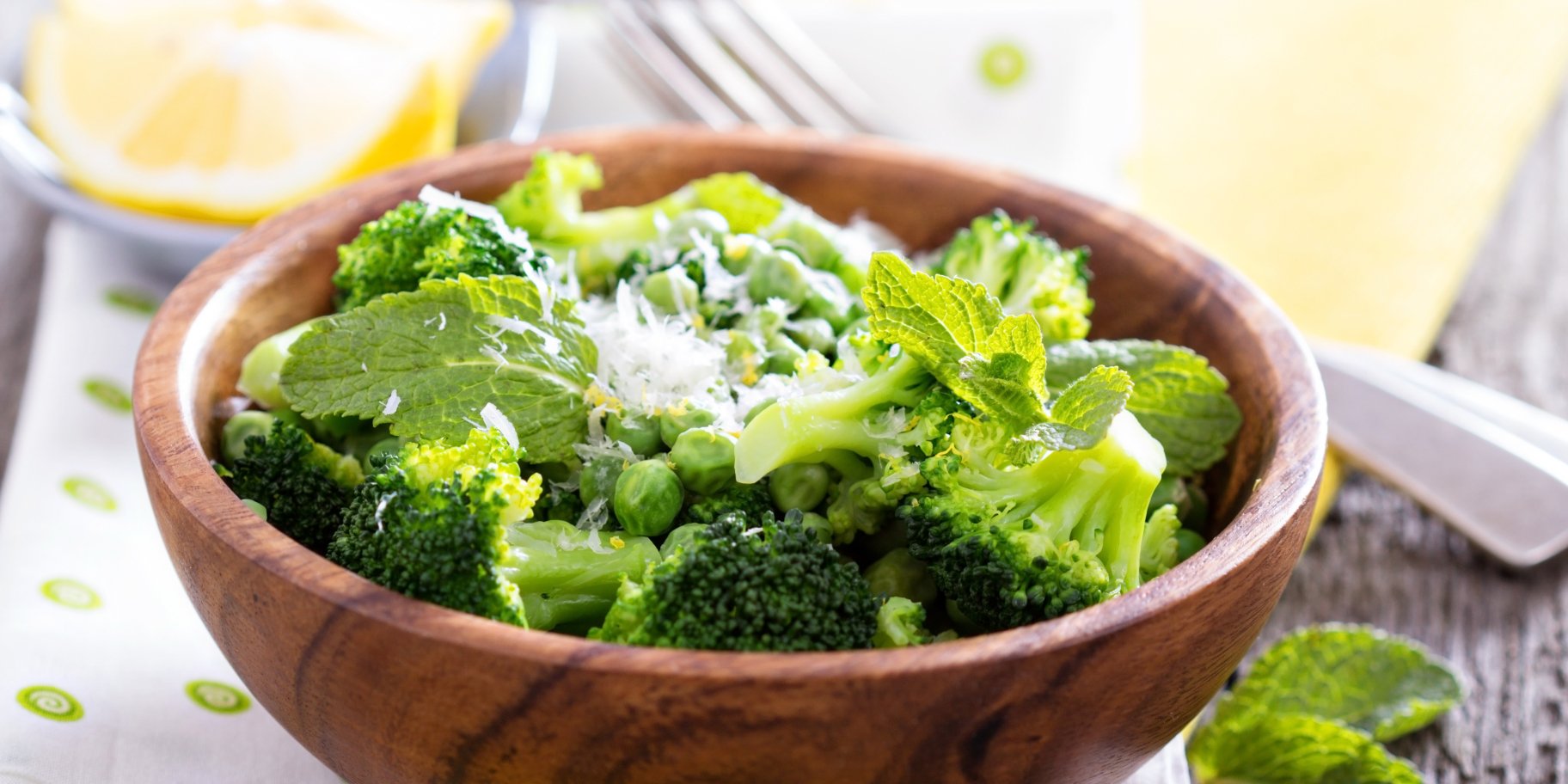 Легкий салат з броколі