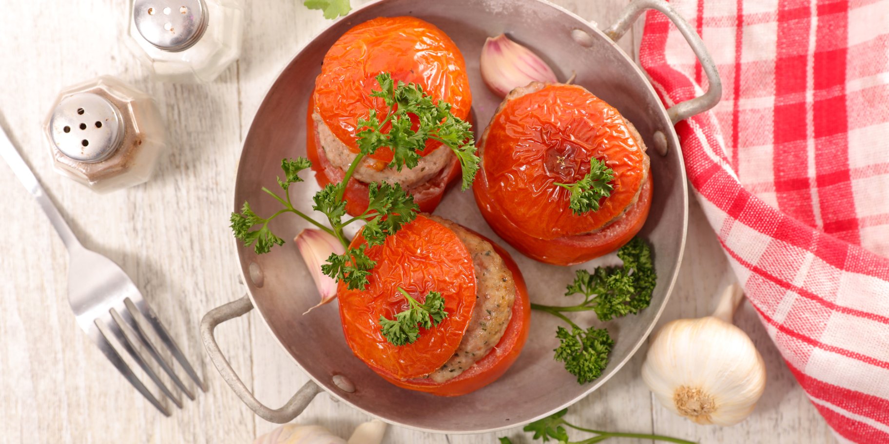 Запечені фаршировані помідори