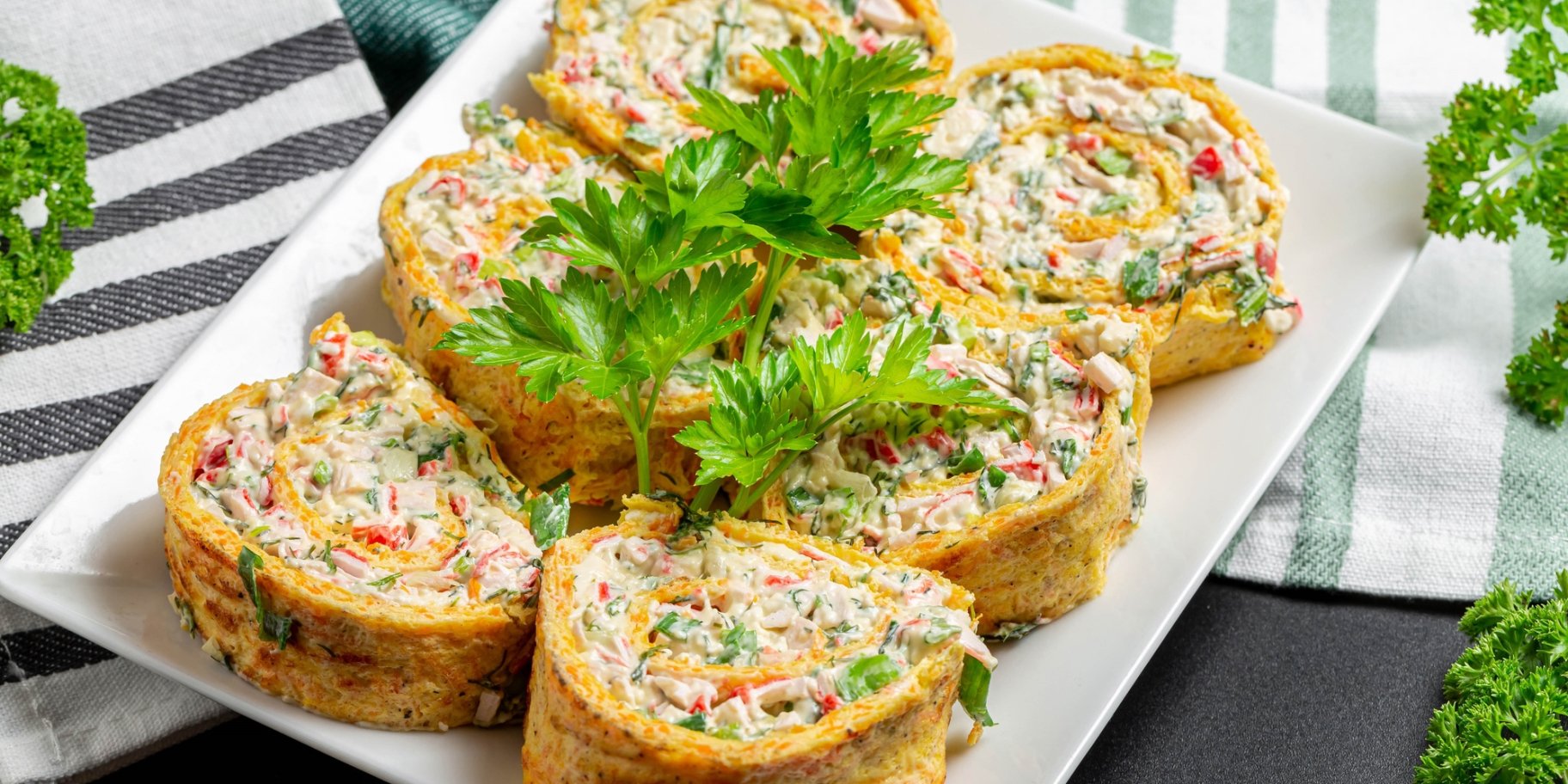 Морквяний рулет з крабовими паличками