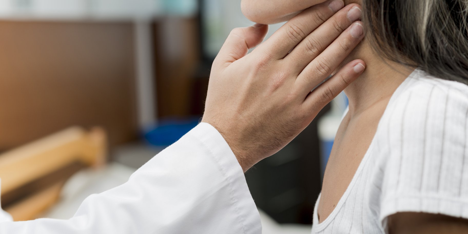 Болить горло