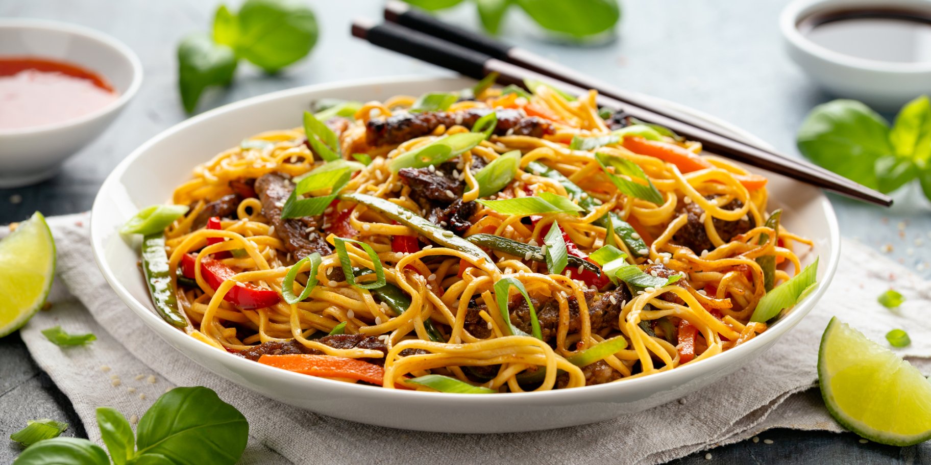 Салат з локшиною соба та цукіні