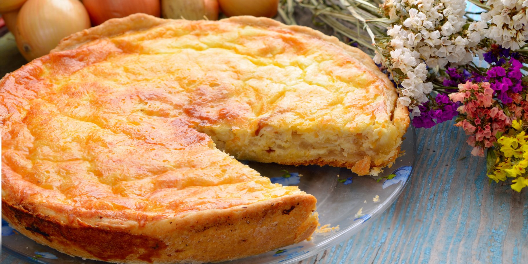 Пирог с сыром и луком