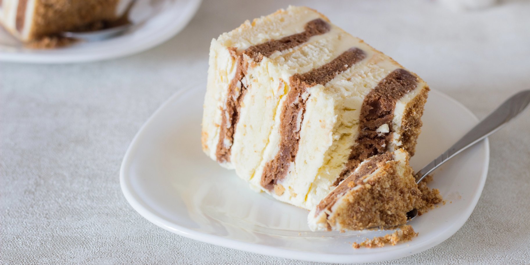 Торт з печива з фруктами