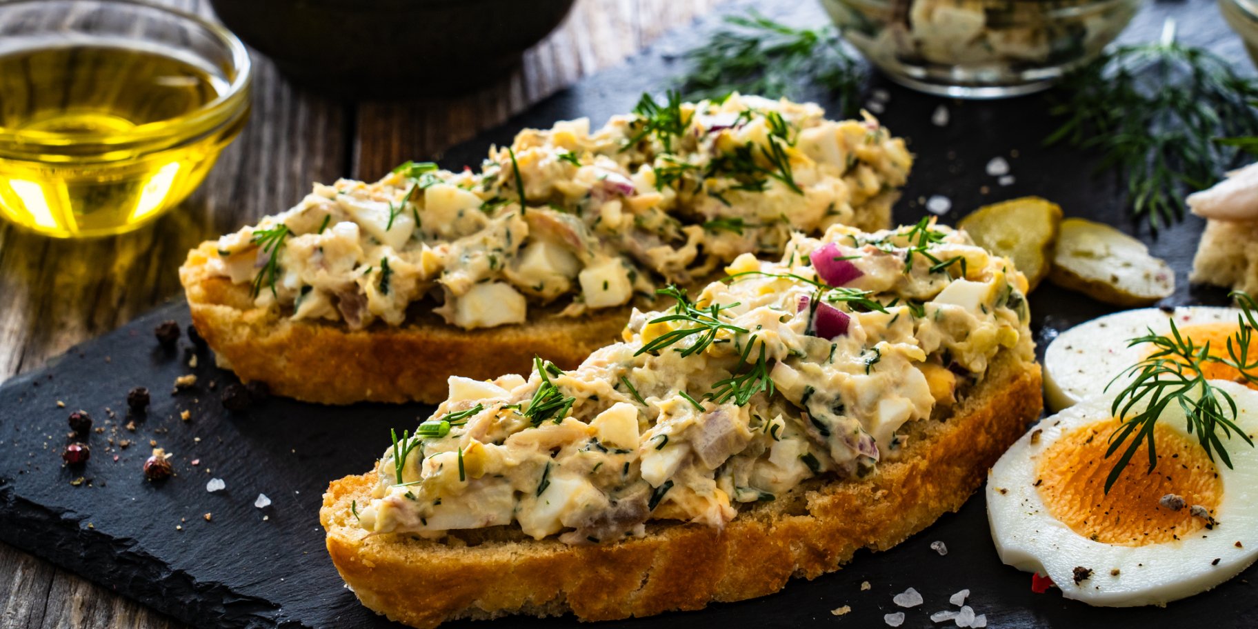 Салат зі скумбрією