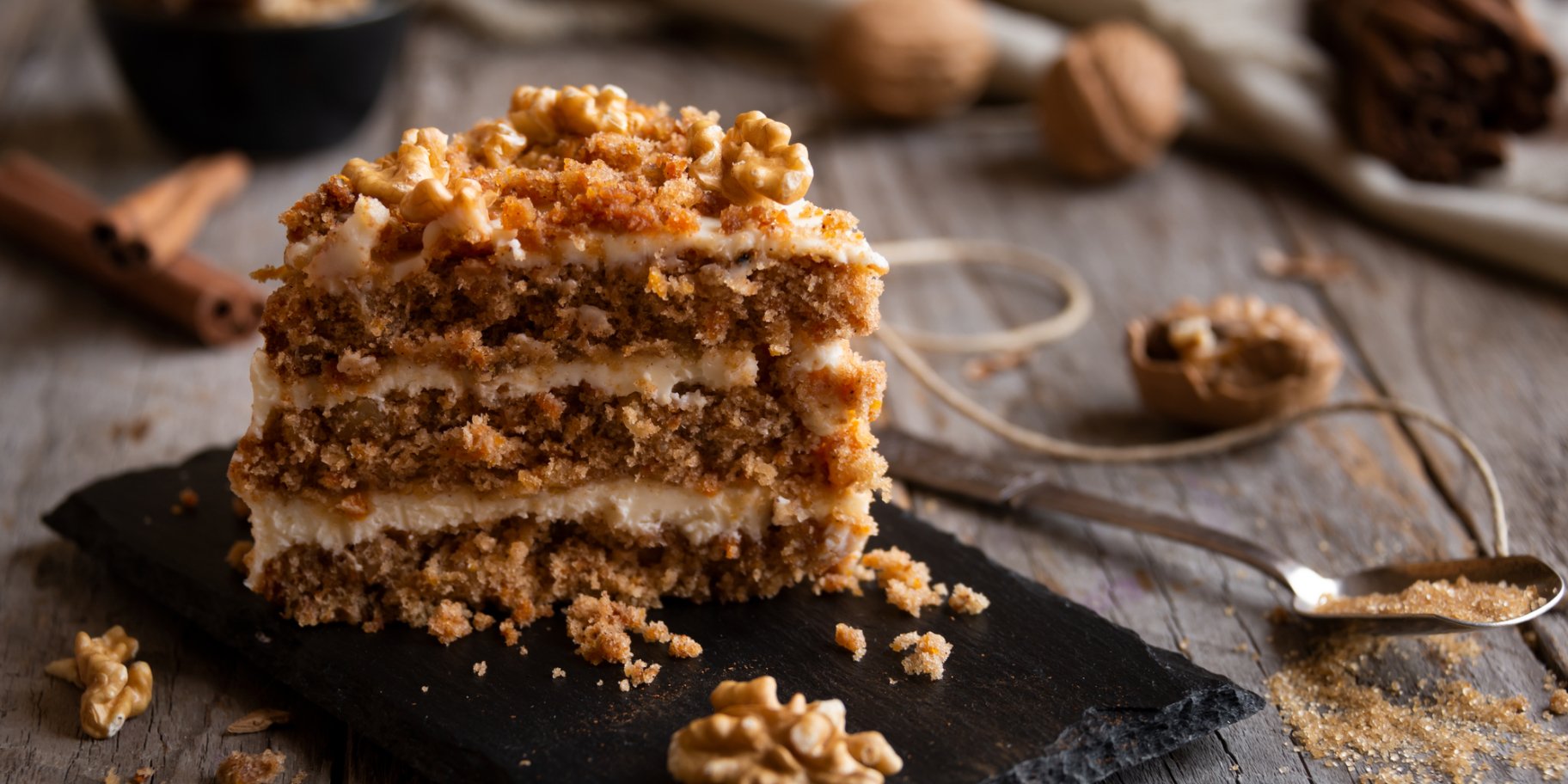 пляцок з халвою і горіхами