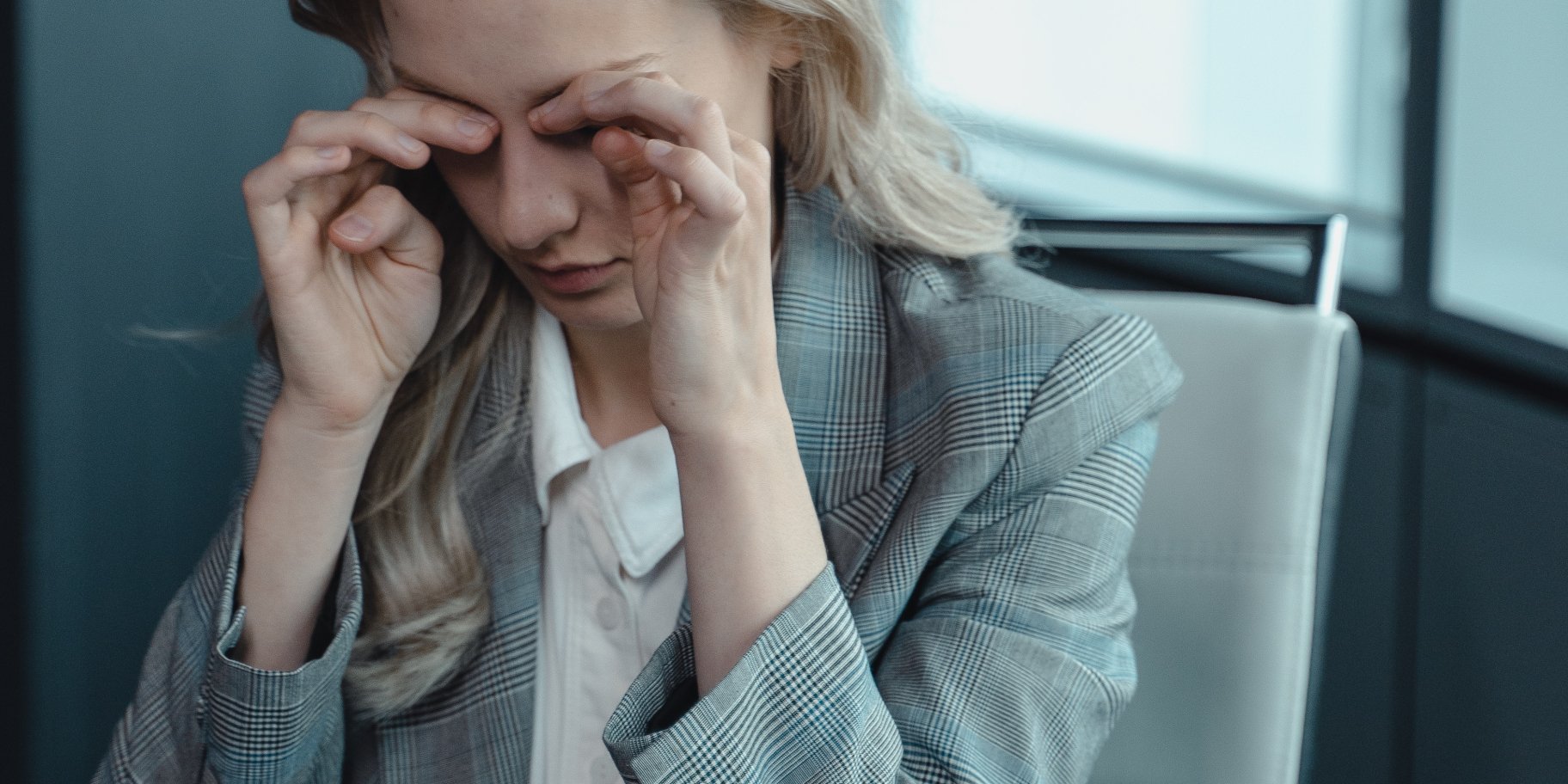 Женщина хочет спать