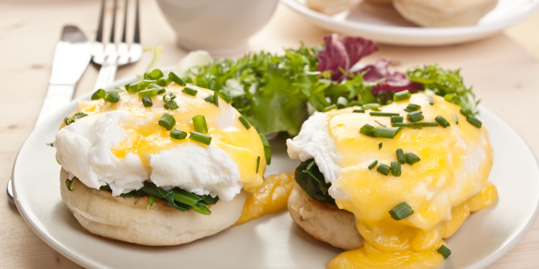 Булочки с яйцом пашот