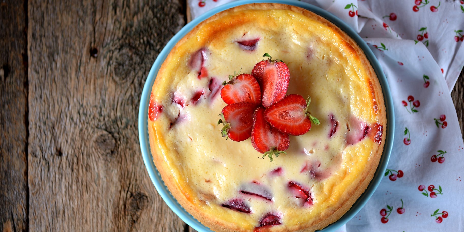 Пиріг клафуті з полуницею