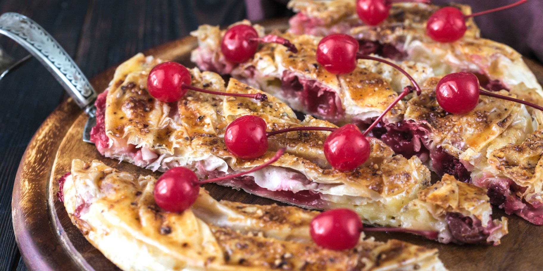 Пляцок з вишнями