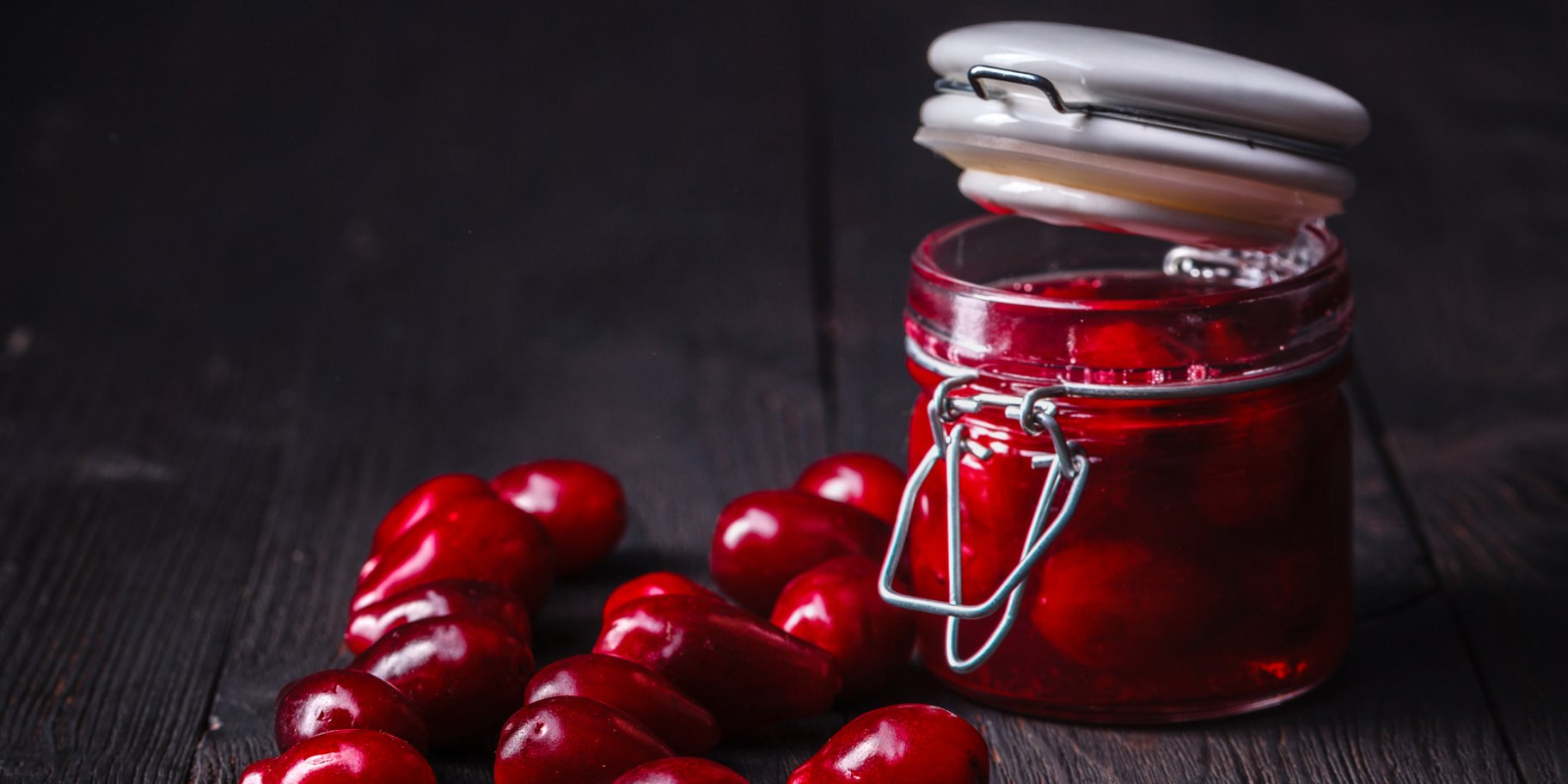 Маринований пряний кизил