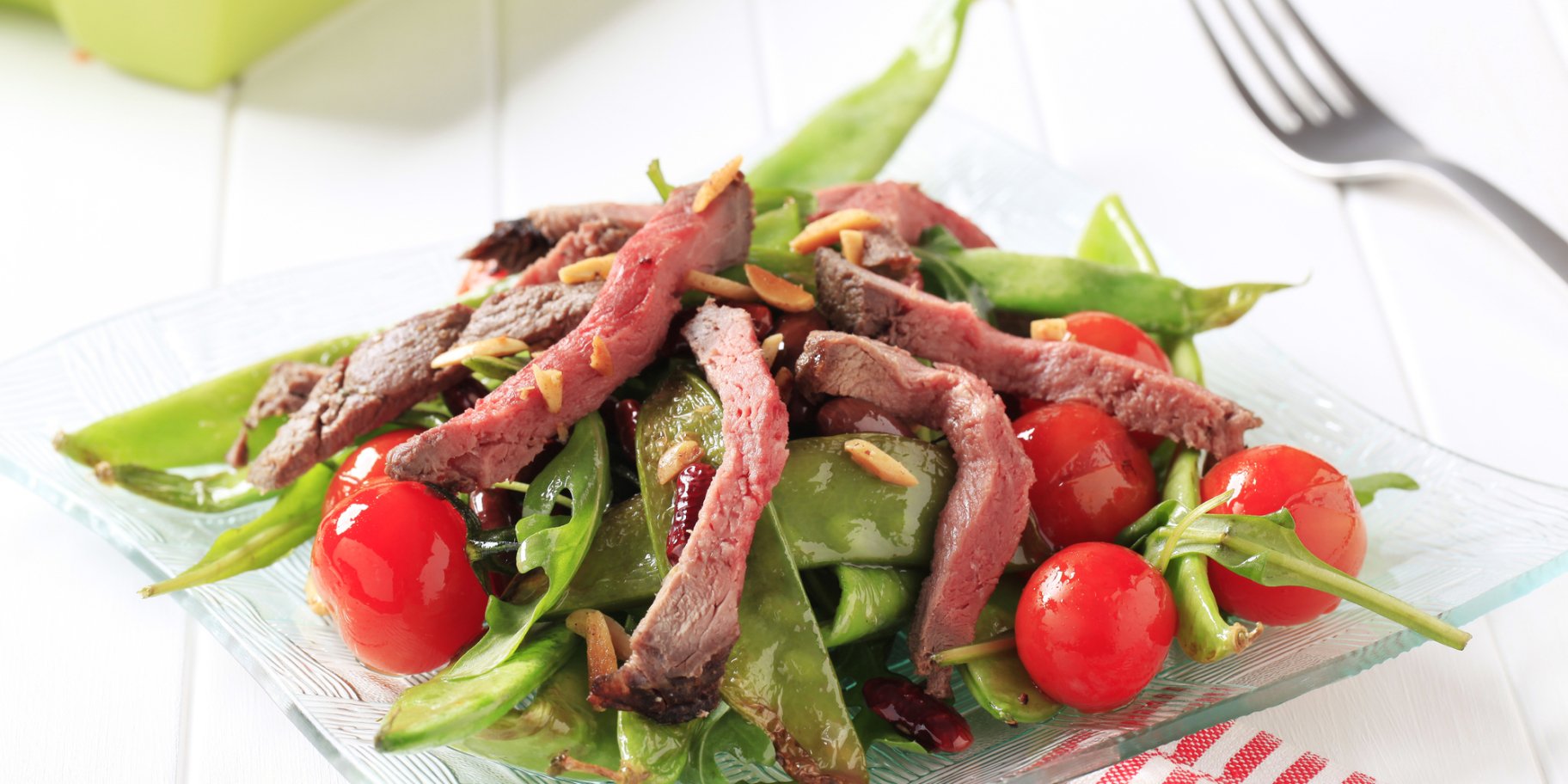 Салат з телятиною і квасолею