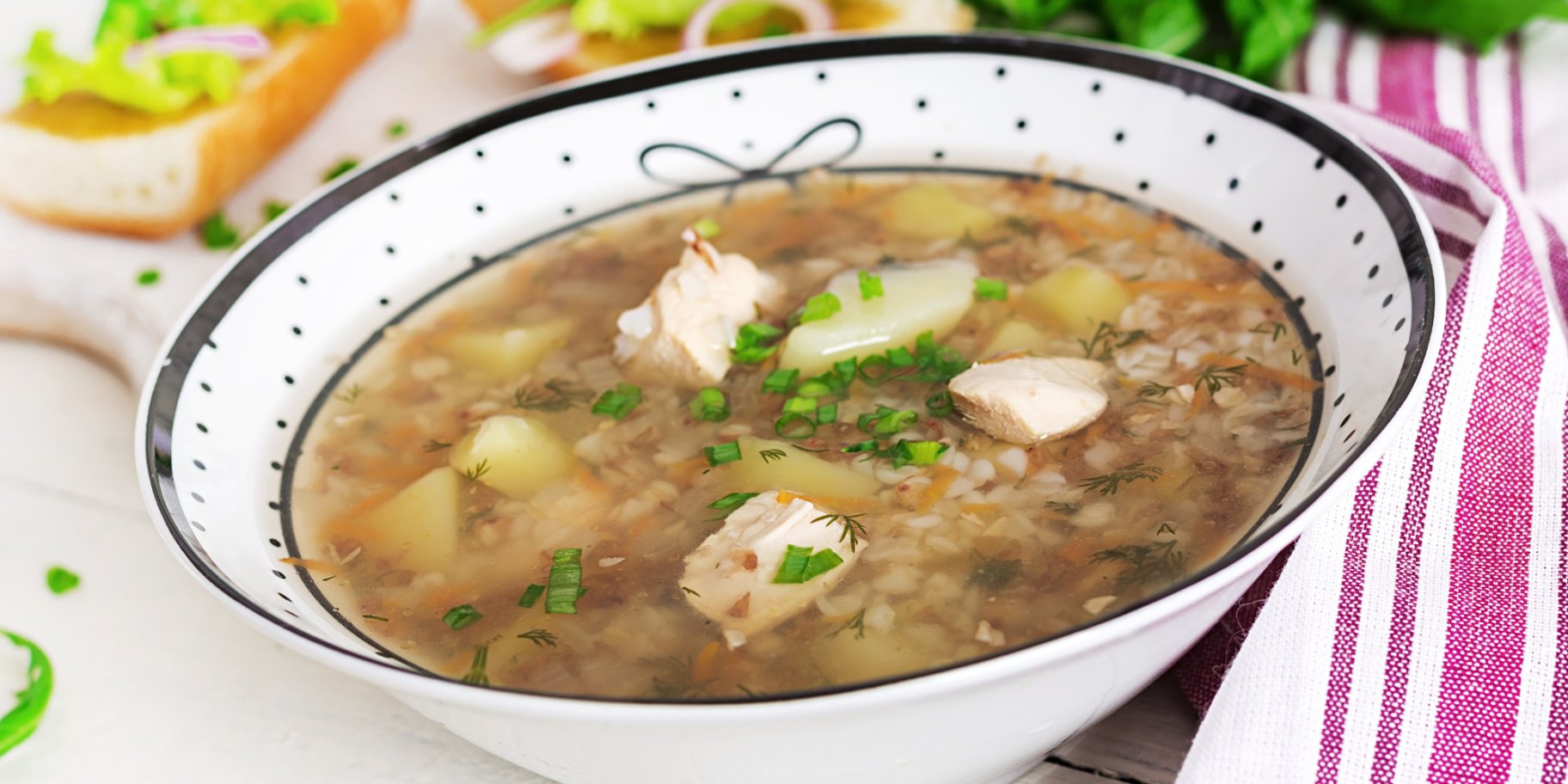 Гречаний суп з куркою