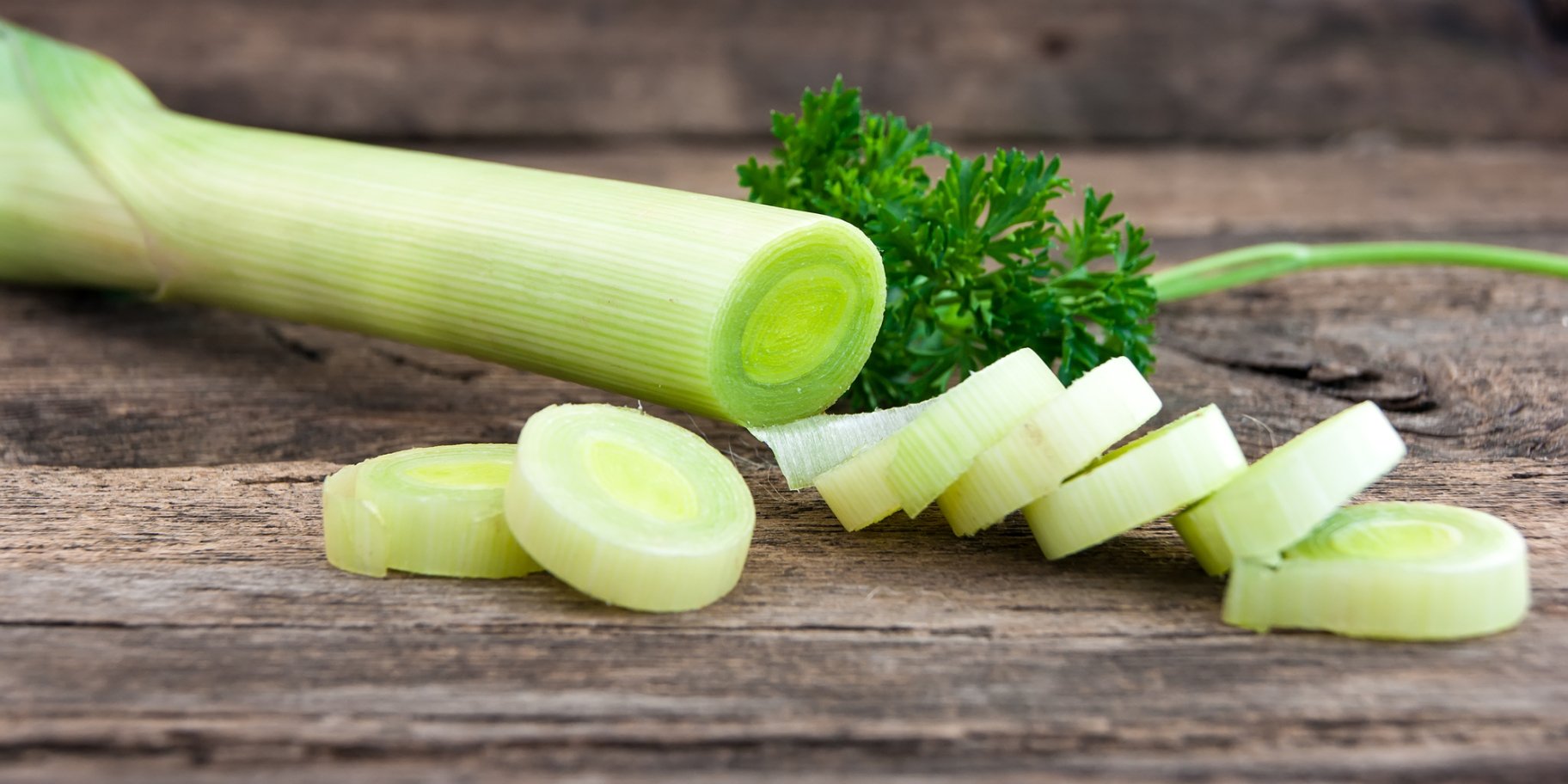 нарізана цибуля порей