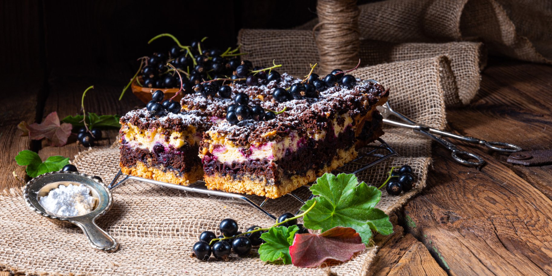 Пиріг зі смородиною на пісочному тісті