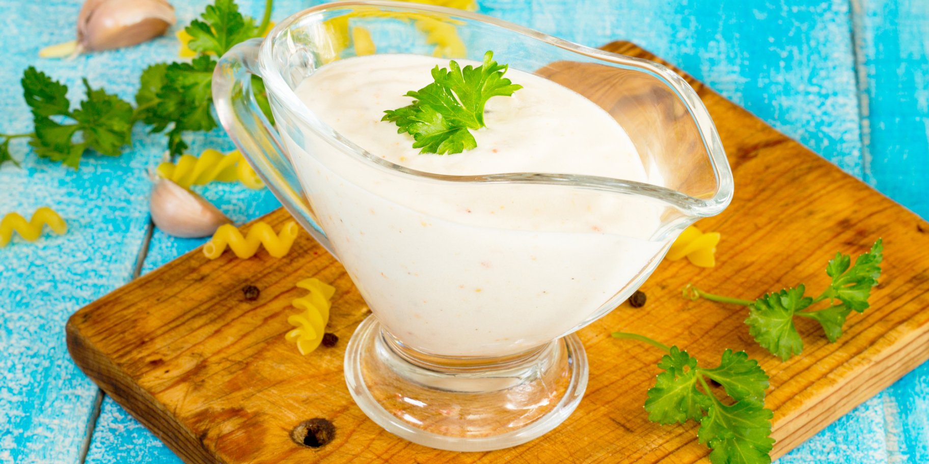 Сметанний соус із цибулею і часником