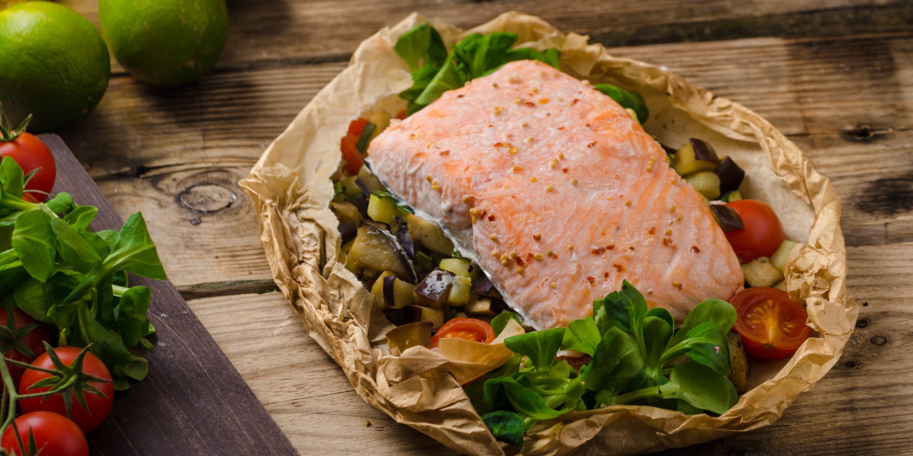 лосось у пергаменті з овочами