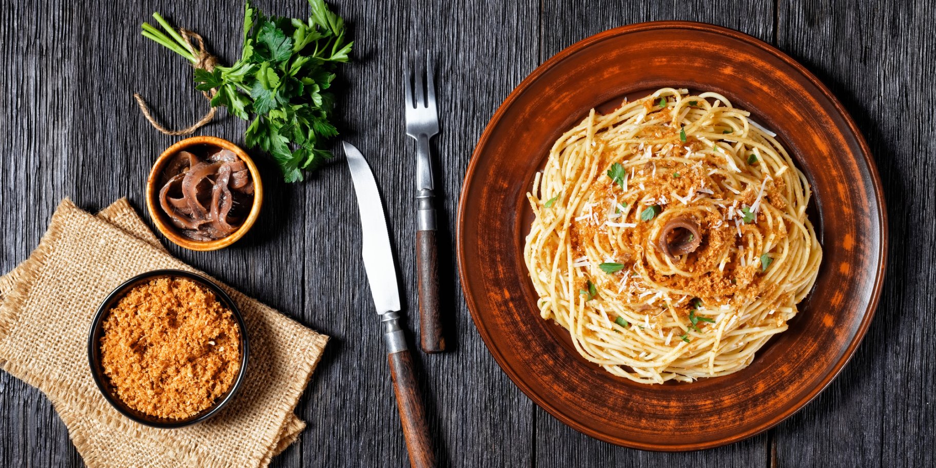 Спагеті з анчоусами та хлібною крихтою