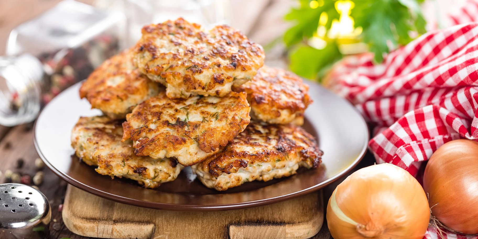 Соковиті котлети з консервованого тунця