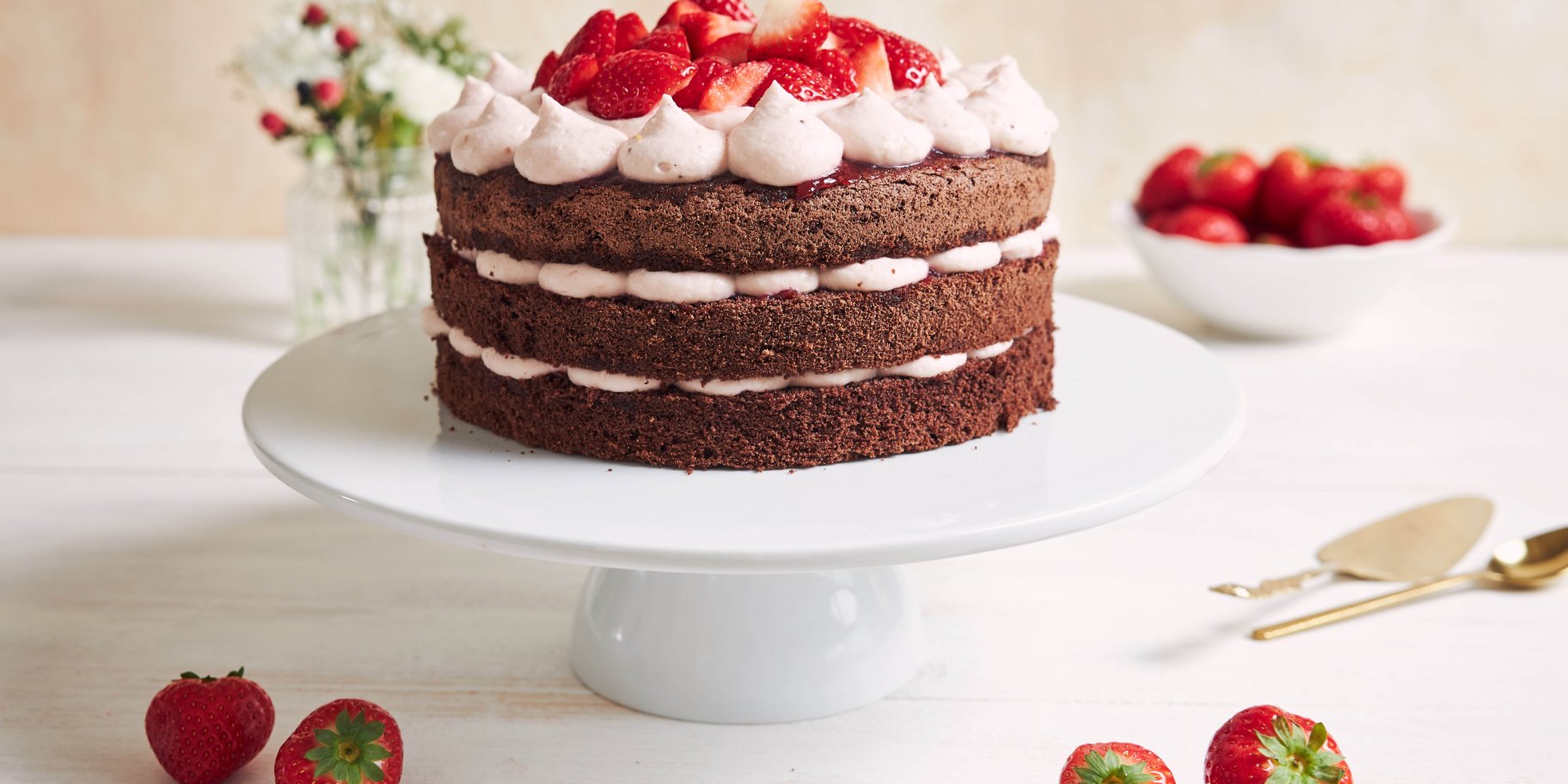 Торт з полуницею