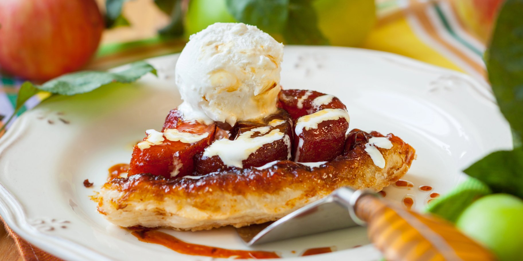 Персиковий тарт Татен з морозивом