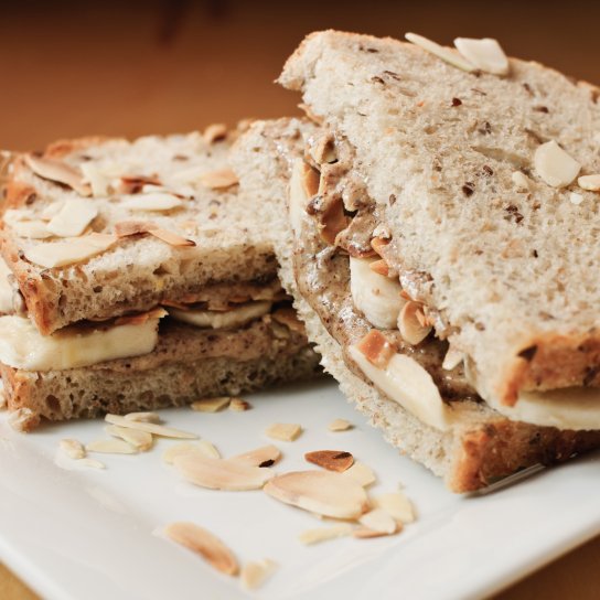 Бутерброди з рикотою та бананом