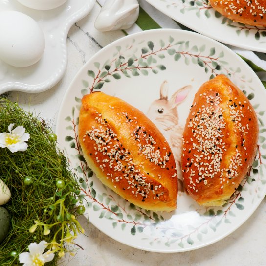 Пиріжки з яйцем і зеленою цибулею