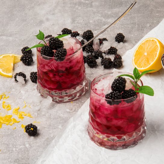 Коктейлль з бехеровкою і ожиною