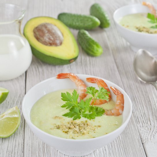 Холодний суп з авокадо та креветками