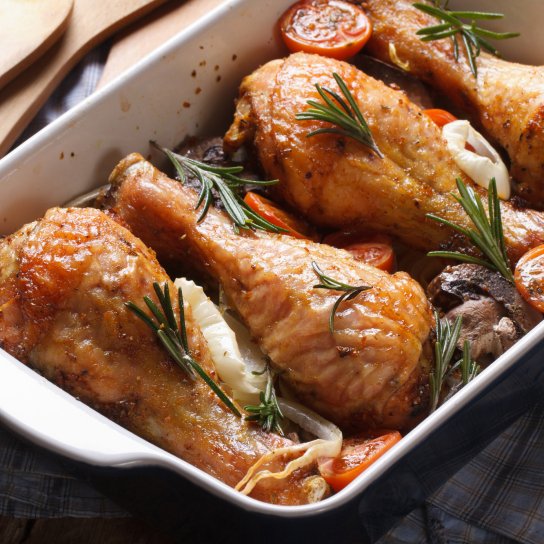 Курячі гомілки з печерицями