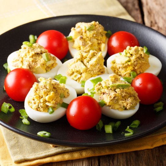 Фаршировані яйця з лососем