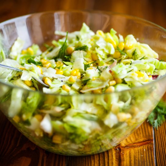Салат з пекінської капусти і кукурудзи