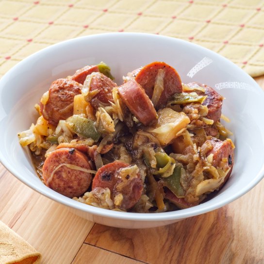 Тушкована капуста з ковбасою