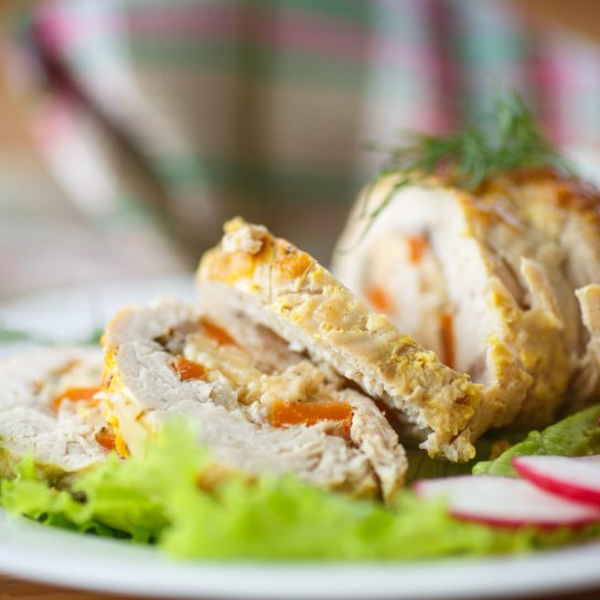 Куриный рулет с овощами