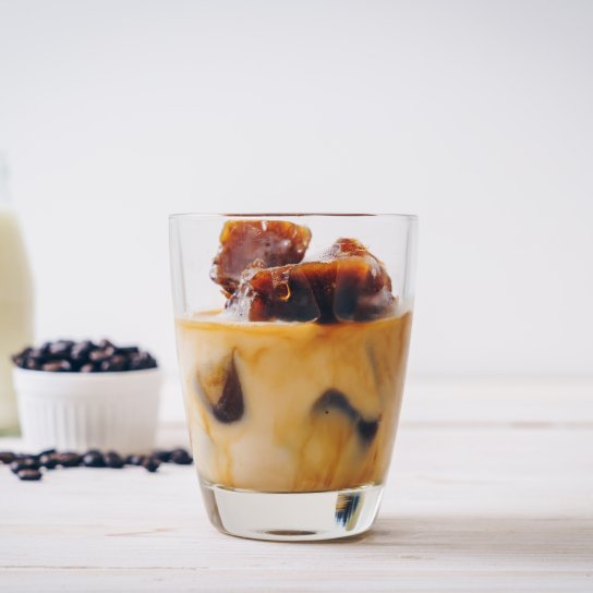 Лід з кави і молочний напій