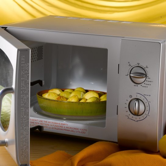 Картопля в мікрохвильовці