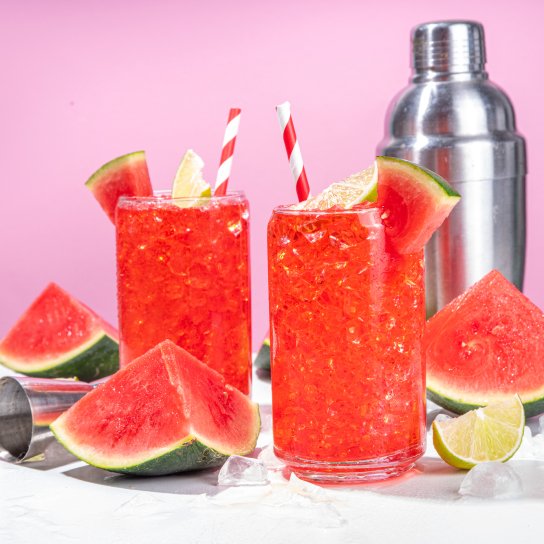 Кавуновий кулер з горілкою та лаймом