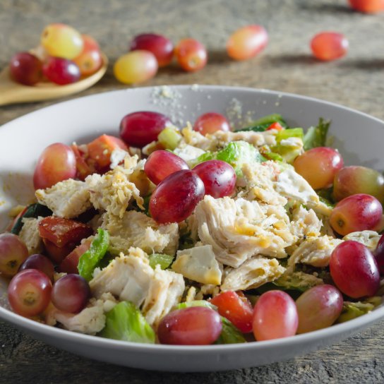 Салат з курятини і винограду - рецепт