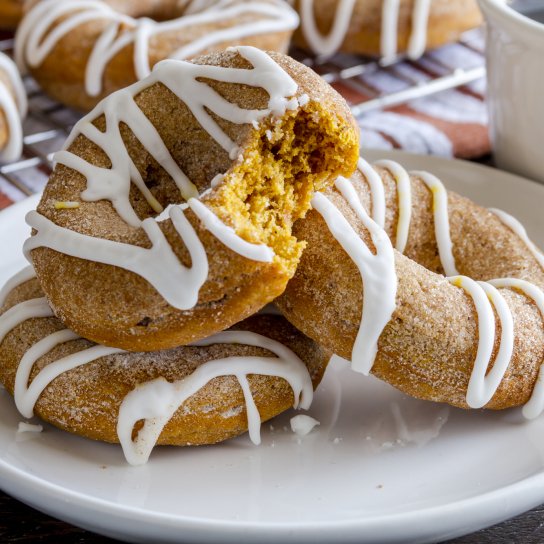 Морквяні пончики з кремом