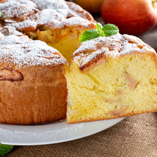 Шарлотка з корицею