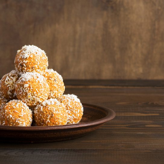 Морквяні кульки в кокосовій стружці