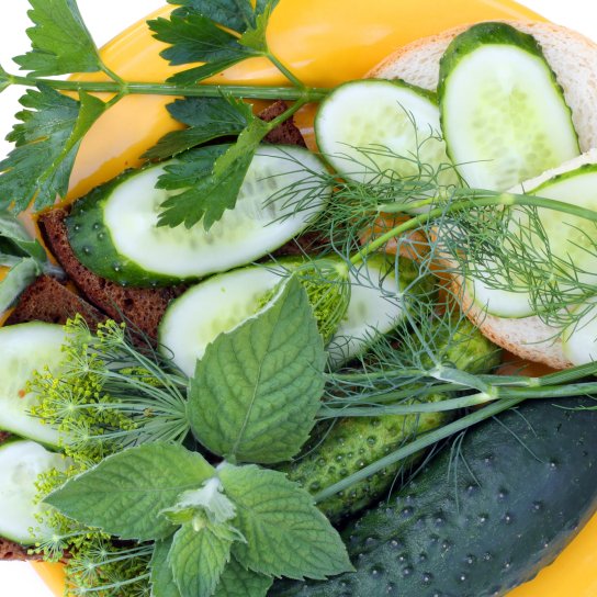 Бутерброди з огірком та м'ятою