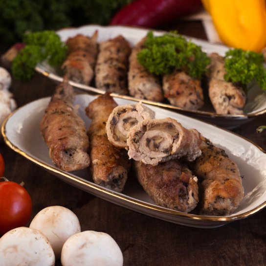 Мясные рулеты с чесноком.