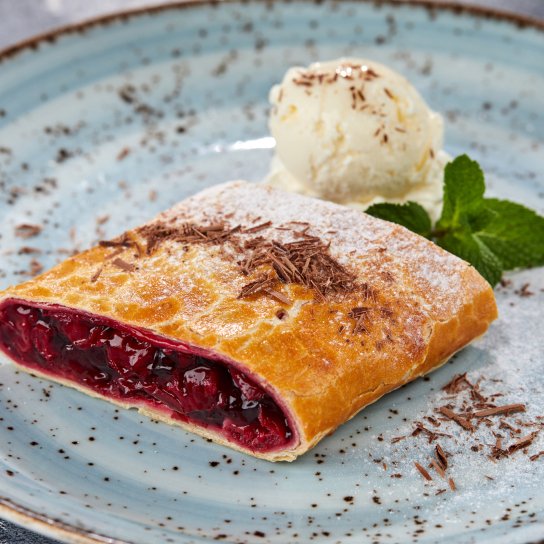 Вишневий штрудель