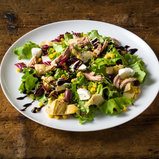 Салат з тунцем і моцарелою