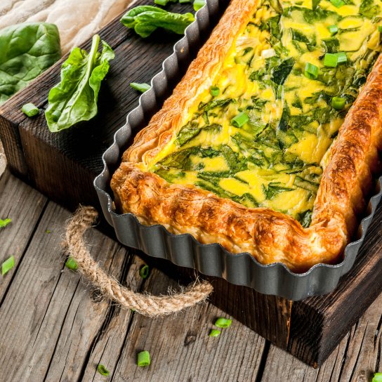 Листковий пиріг з зеленою цибулею