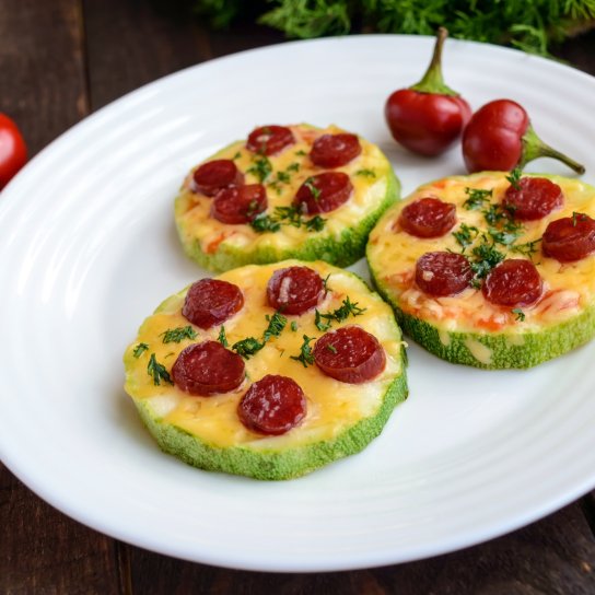 Мініпіци на кабачках