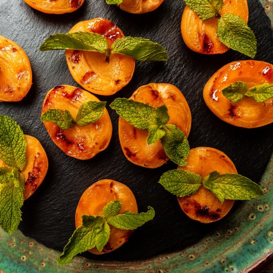 Абрикоси на грилі